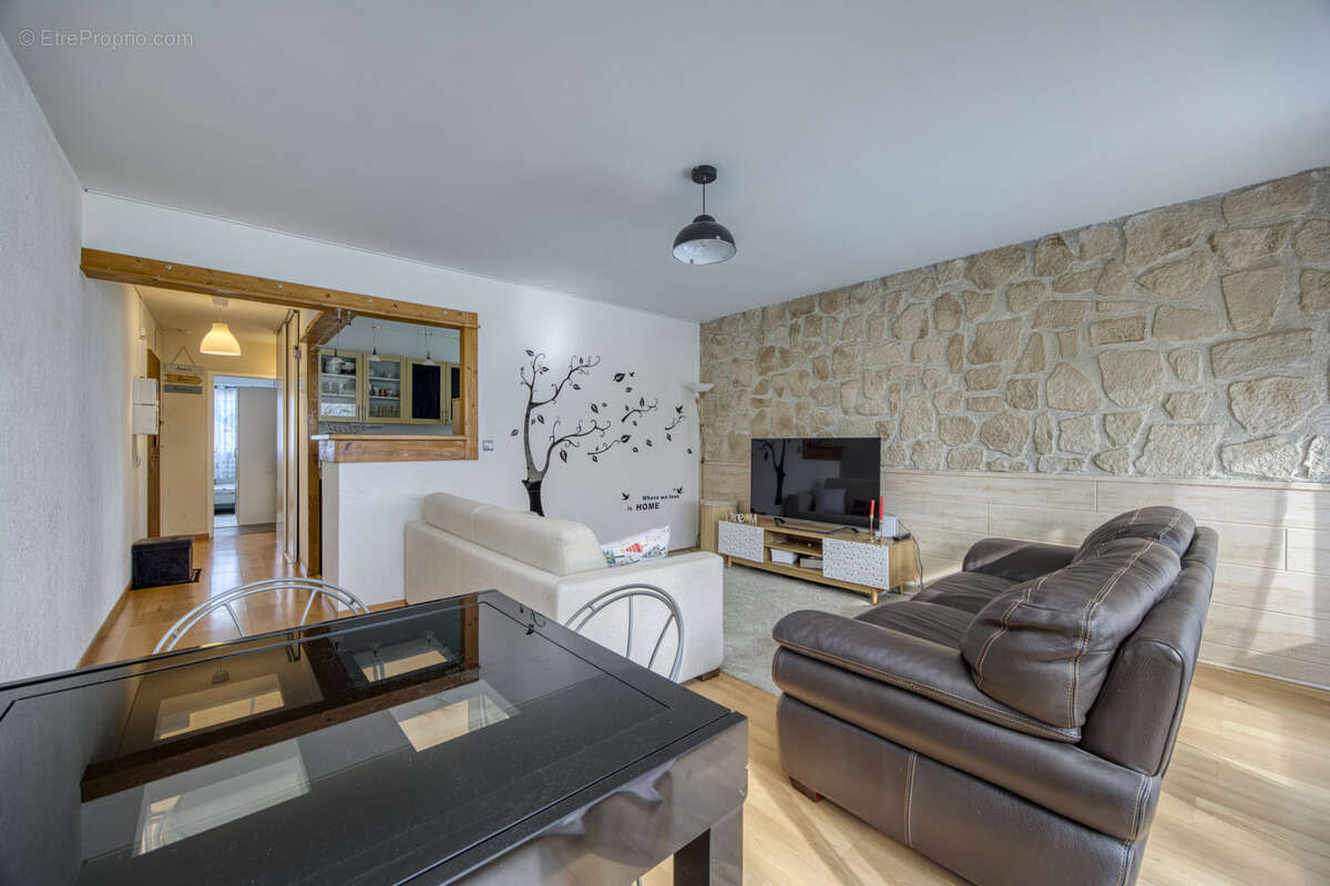 Appartement à ETREMBIERES