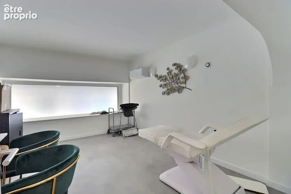 Murs Commerciaux sous bail commercial - Chambery 140 m2 - photo 8