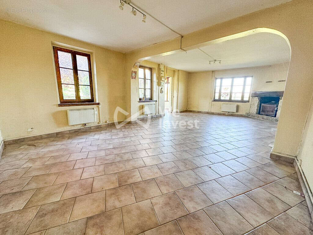 Maison 112 m² à Crouy-Sur-Ourcq  - photo 3
