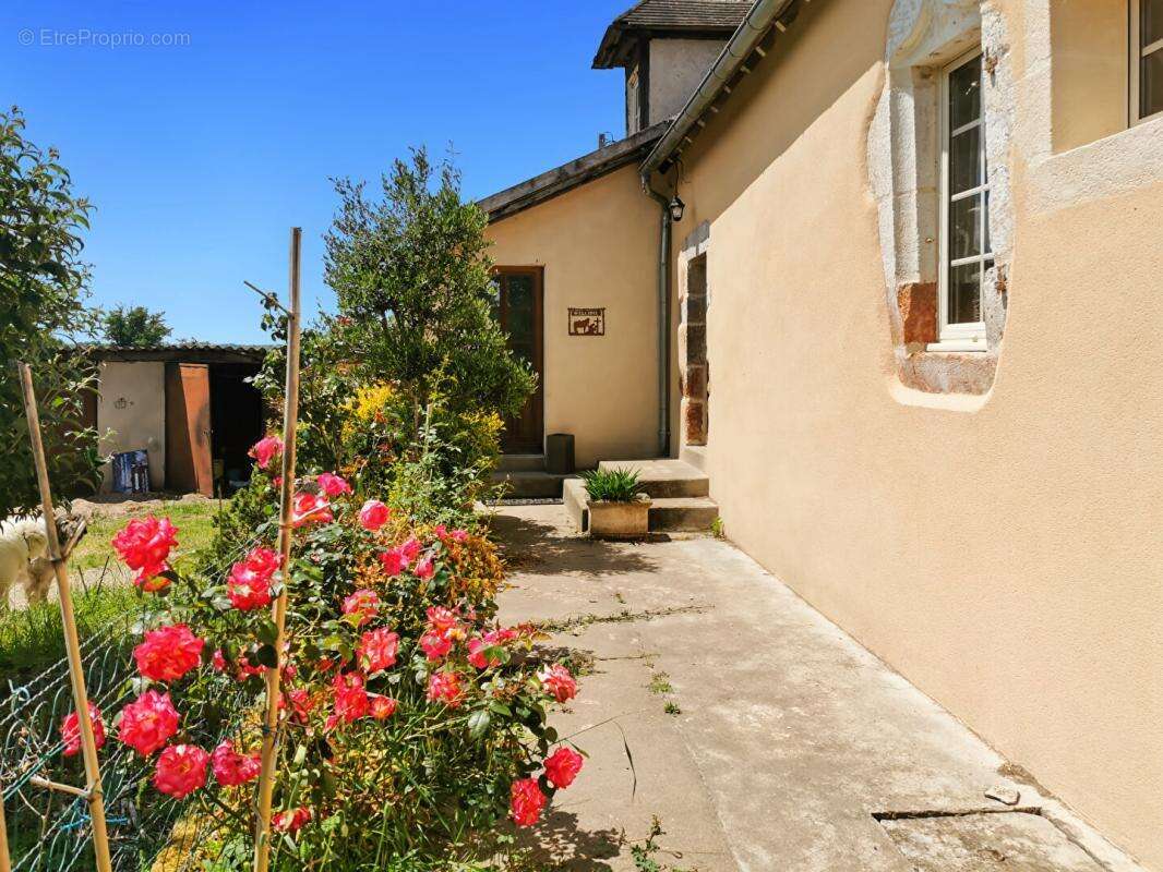 Domaine agricole & équestre de 15 hectares  À proximité de Saint-Amand-Montrond - photo 2