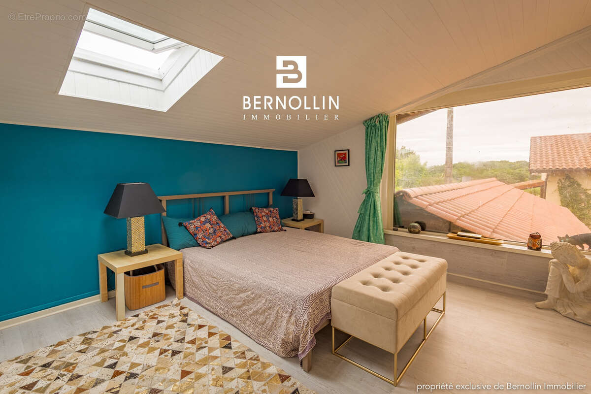 COUP DE COEUR à Curtafond - Propriété de charme de 300 m2 - 11 pièces - photo 10