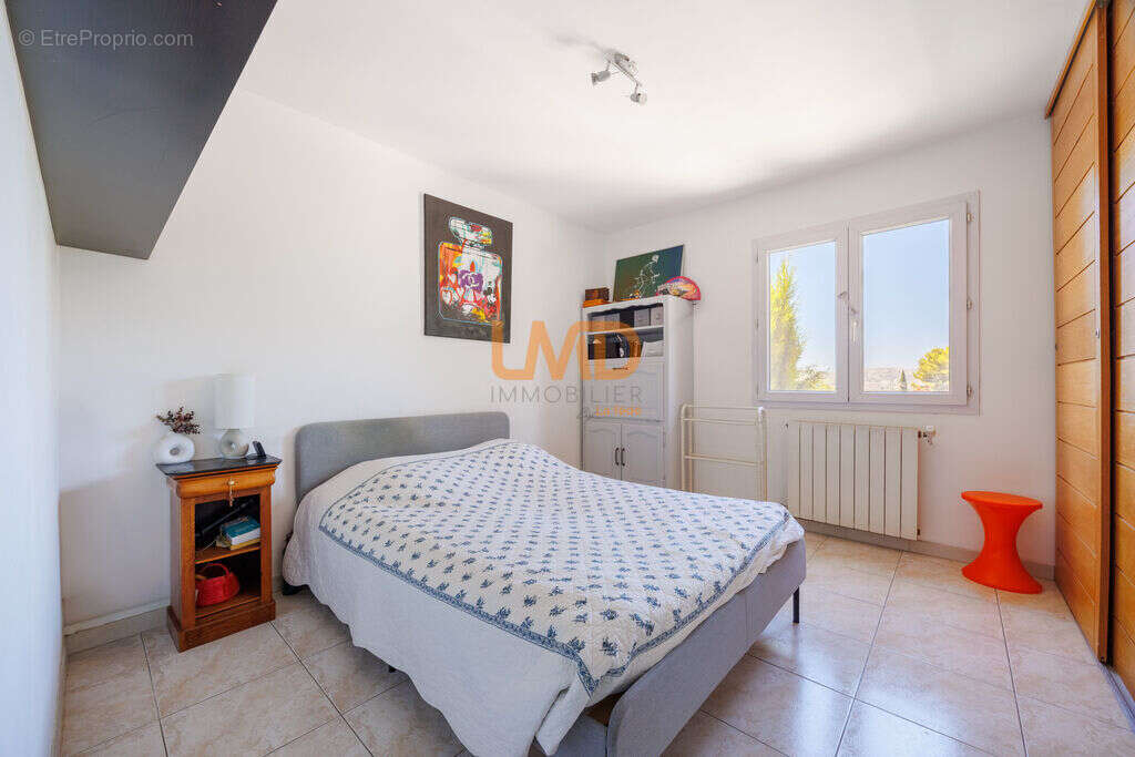 Les Caillols/ La commanderie- Maison- 5P-120 M2 + Studio indépen - photo 10
