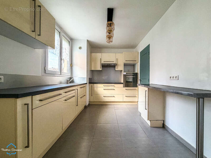 Appartement à SAULX-LES-CHARTREUX