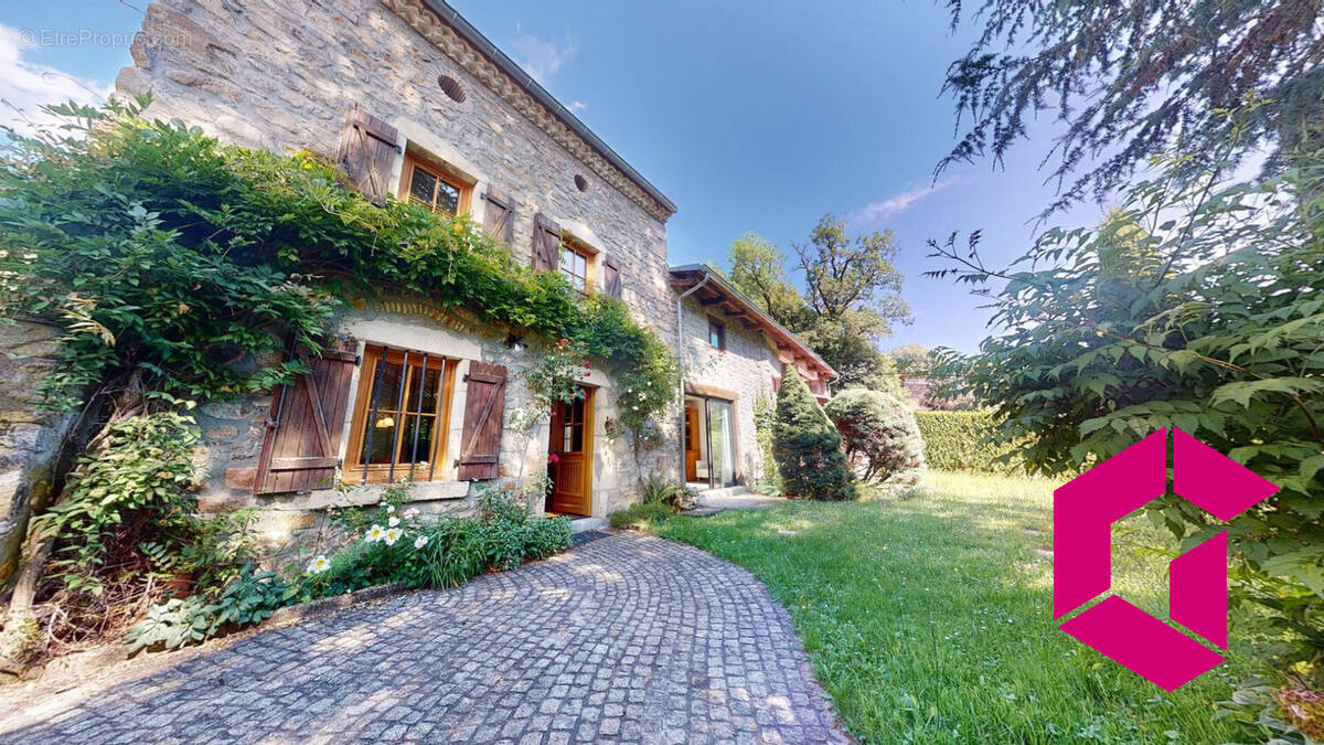 Maison à SAINT-ETIENNE-SUR-USSON