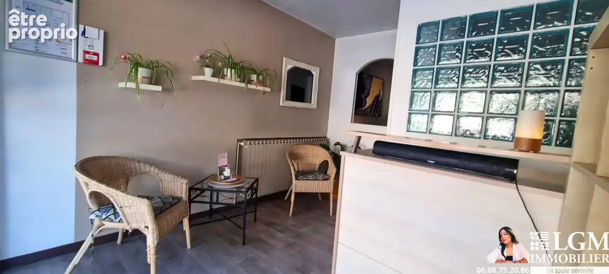 Aix Ouest – Local 74 m² – Loyer 863 € HT – Parking – Bail 2029 - photo 2