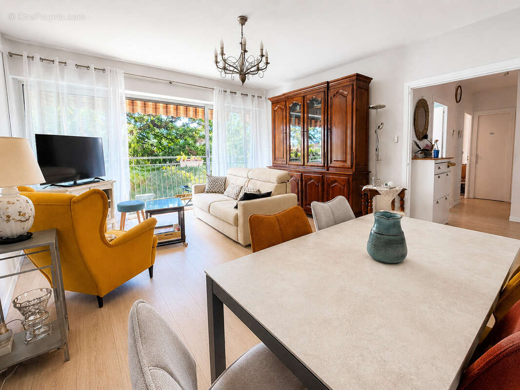 Appartement à SIX-FOURS-LES-PLAGES
