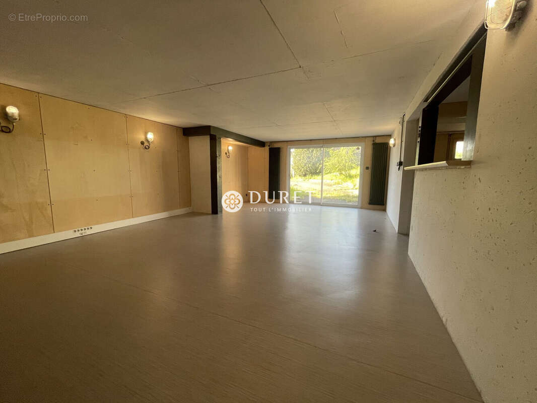 Commerce à LA BRUFFIERE