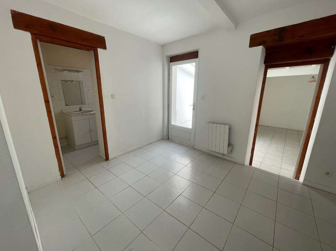 Maison 56 m² à L'isle-Jourdain  - photo 3