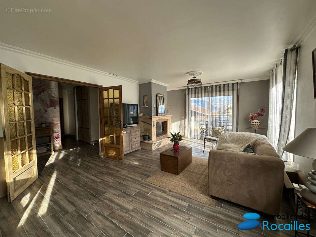 Maison à LA ROCHE-SUR-FORON