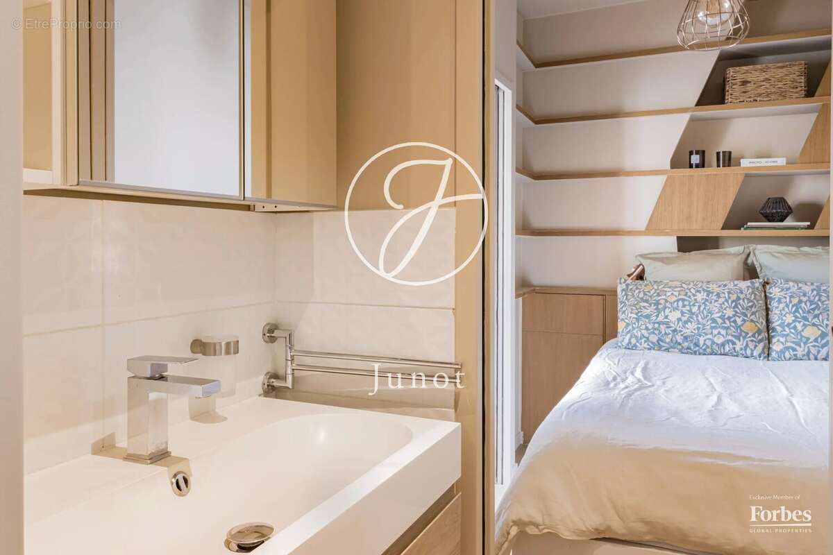 Appartement à PARIS-7E