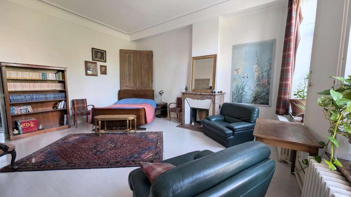 Maison centre ville avec cachet, très bon état technique, 6 chambres + T2 indépendant, jardin, garage - photo 11