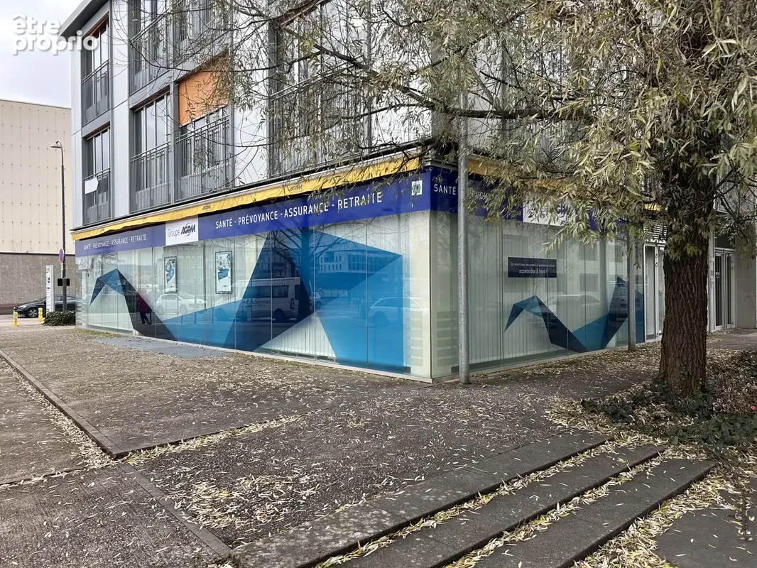 Local commercial d’angle 179 m2   bureaux / activités professionnelles   2 parkings - photo 4