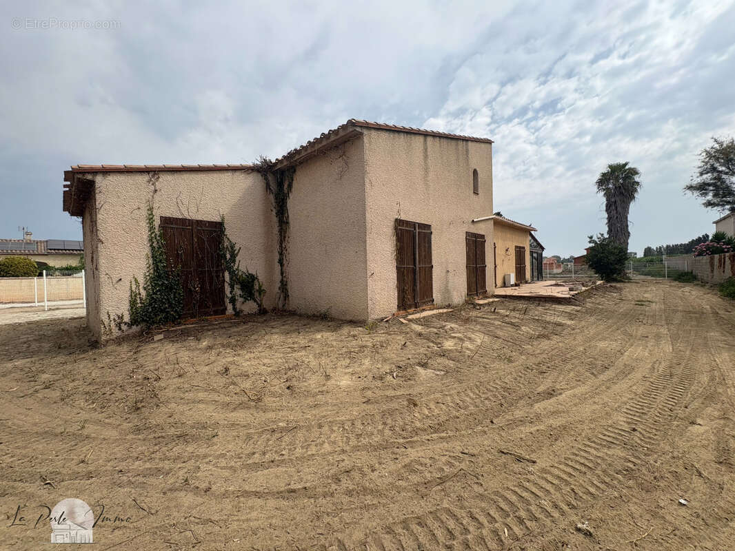BOMPAS   Villa de caractère 139,6 m2 sur magnifique terrain de 1096 m2   À RÉNOVER - photo 3