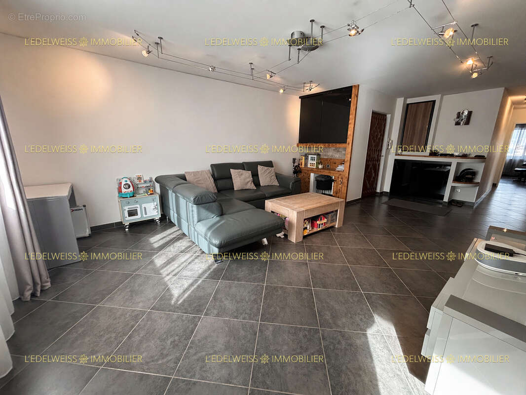 Appartement à SAINT-PIERRE-EN-FAUCIGNY