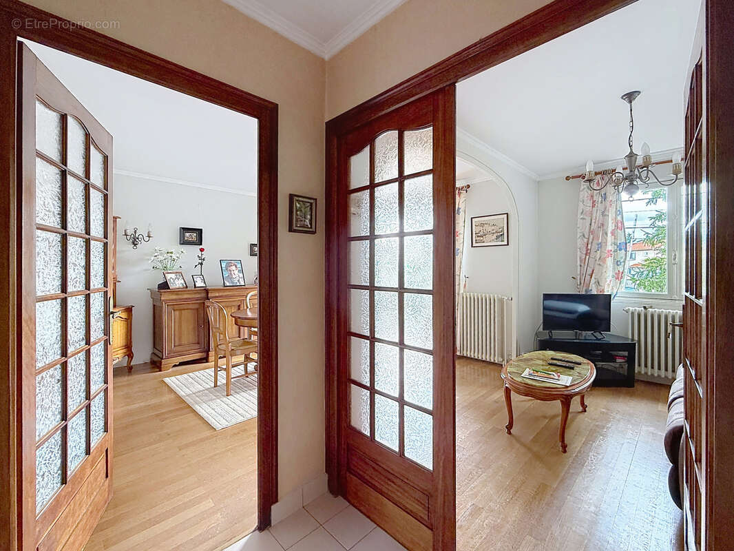 Maison à SAINT-GENIS-LAVAL