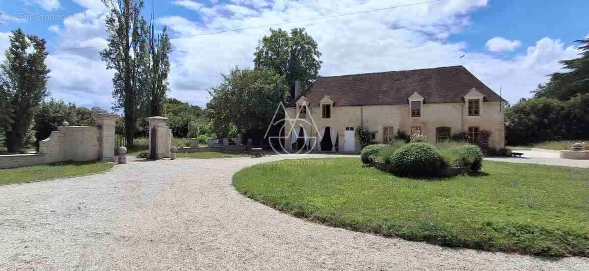 Beau château du XVIIIe siècle avec dépendances, incluant une salle de réception, situé dans l'Orne - photo 5