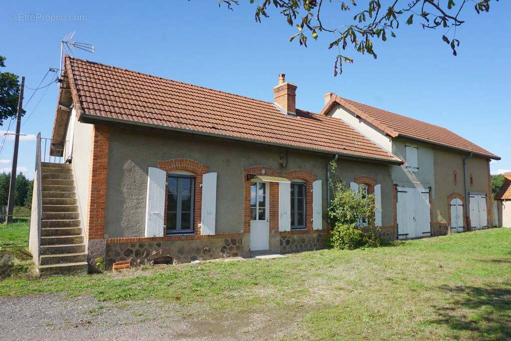 Maison à LE DONJON