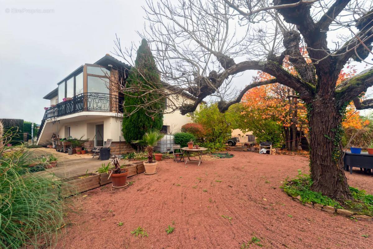 Maison à CRECHES-SUR-SAONE