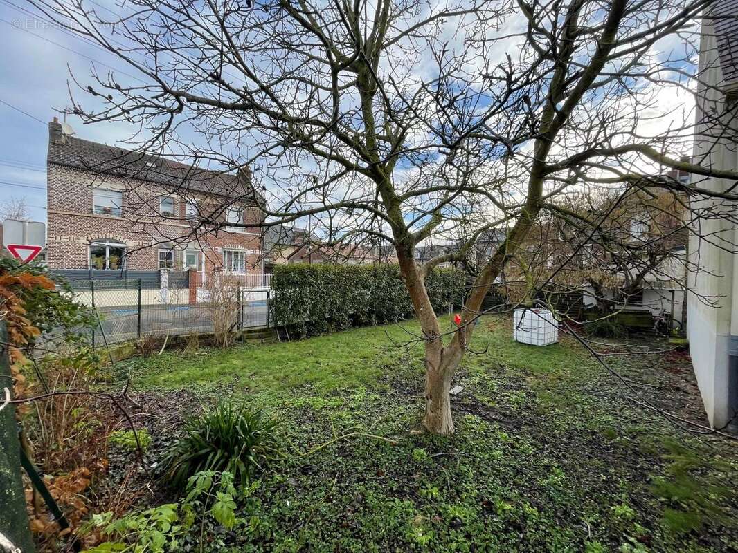 Terrain à MARGNY-LES-COMPIEGNE