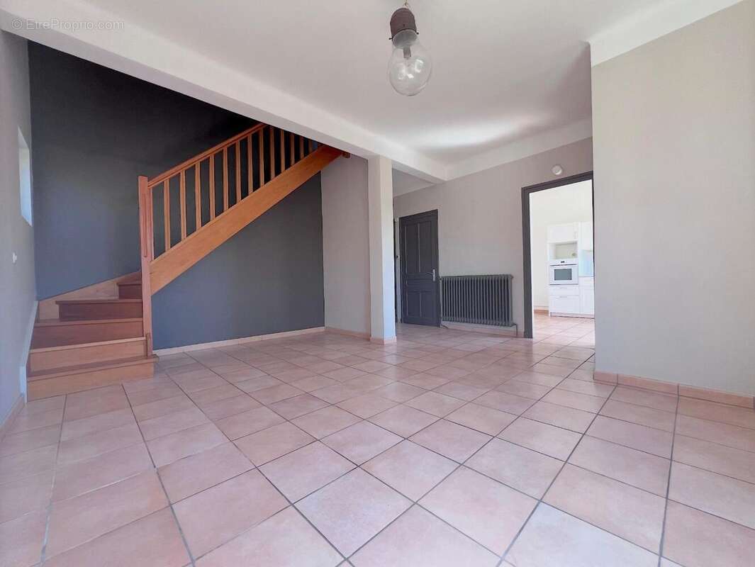 Maison 105 m² à Decines-Charpieu  - photo 2
