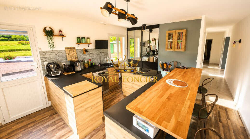 Maison 185 m² à Barrou  - photo 6