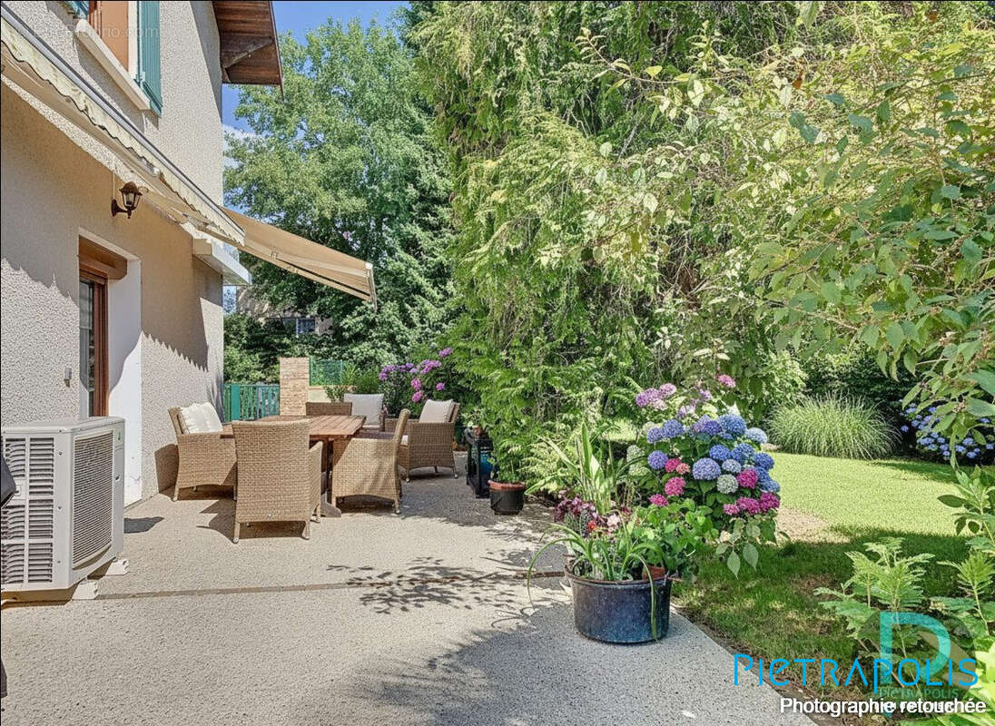Maison 202 m² à Vandeins  - photo 3