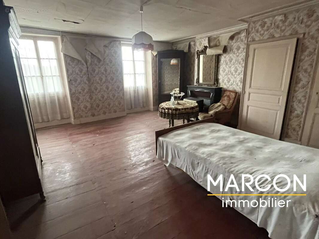 Maison à CROZE