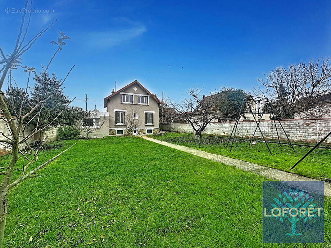 Maison à VIGNEUX-SUR-SEINE