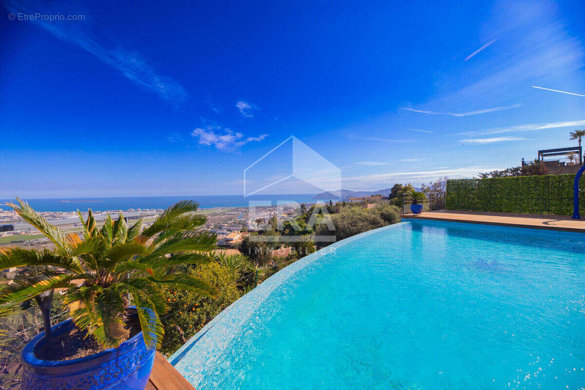 Maison à MANDELIEU-LA-NAPOULE