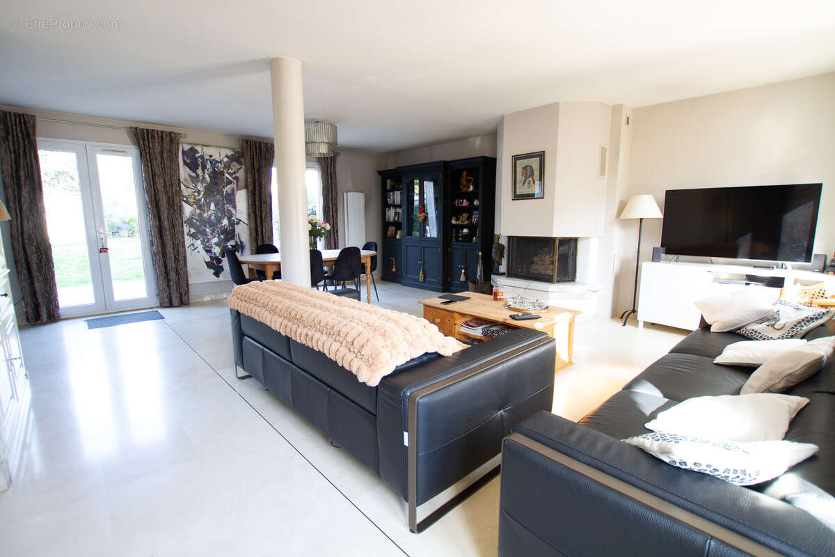 Maison à VILLENEUVE-LE-ROI