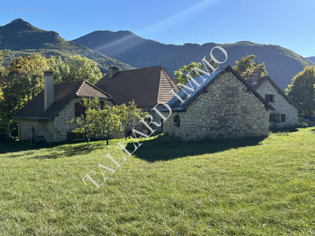 Maison à LA ROCHE-DES-ARNAUDS