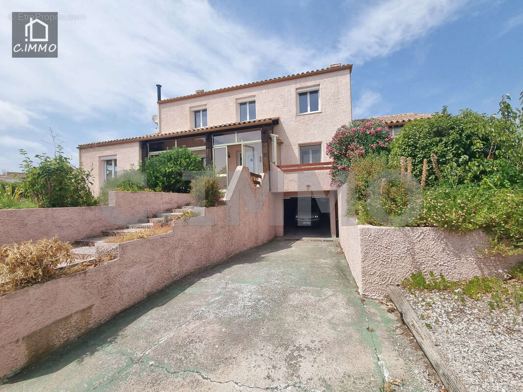 Grande Maison de type 7 avec grand garage en sous-sol + piscine sur 1086 m2 - photo 2