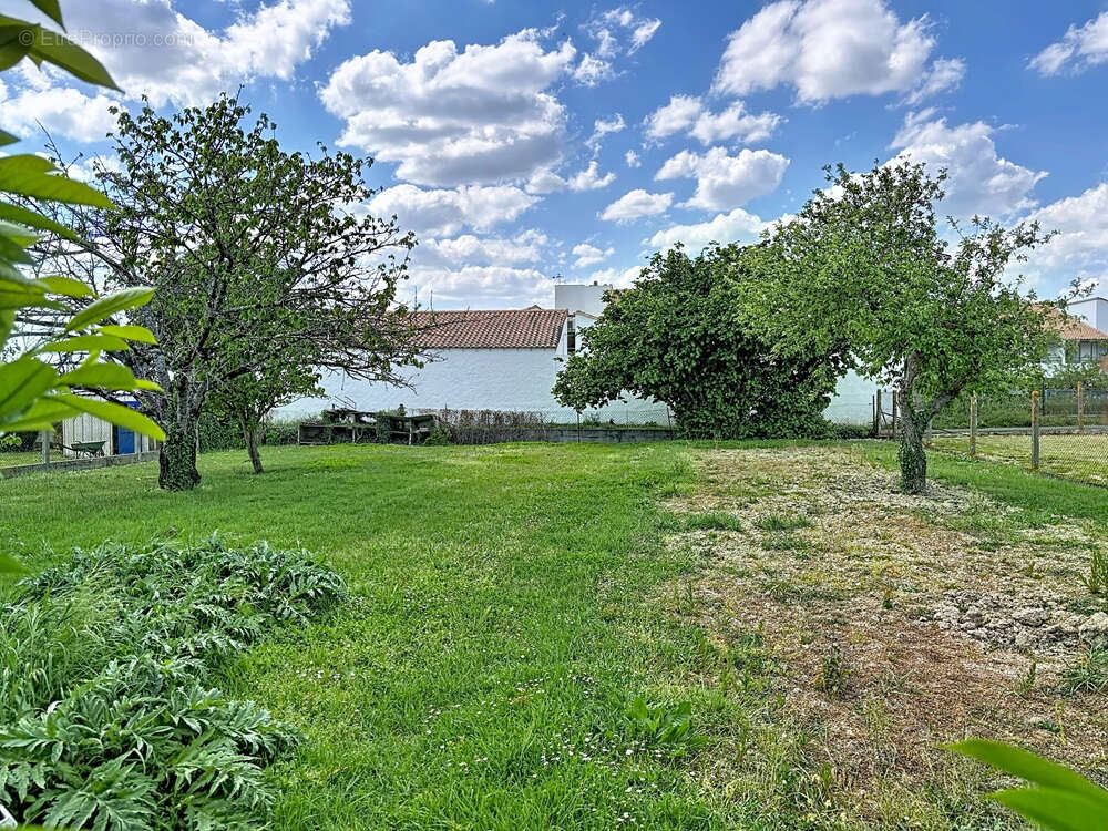 Maison à rénover centre Saint Jean De Liversay 103 m2 + terrain constructible et divisible - photo 6