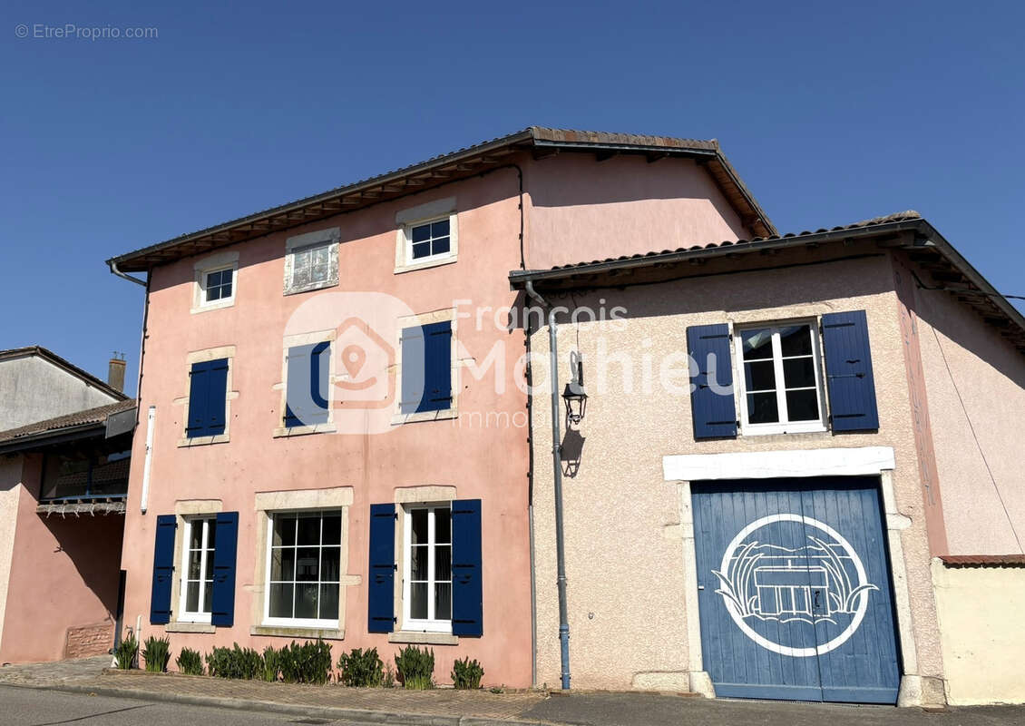BOULIGNEUX - Propriété de caractère sur 2 211 m2 de terrain - photo 3