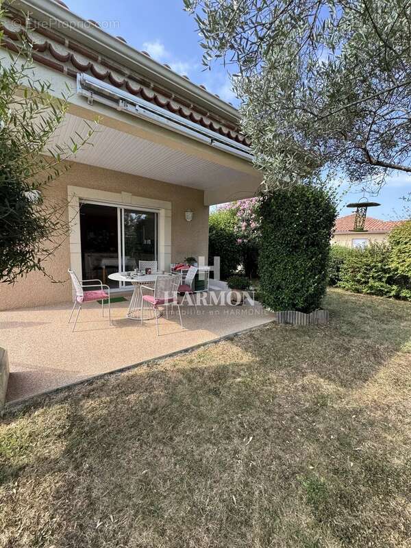 Harmon à vendre :  Élégante maison de plain-pied avec piscine à Pau - photo 2