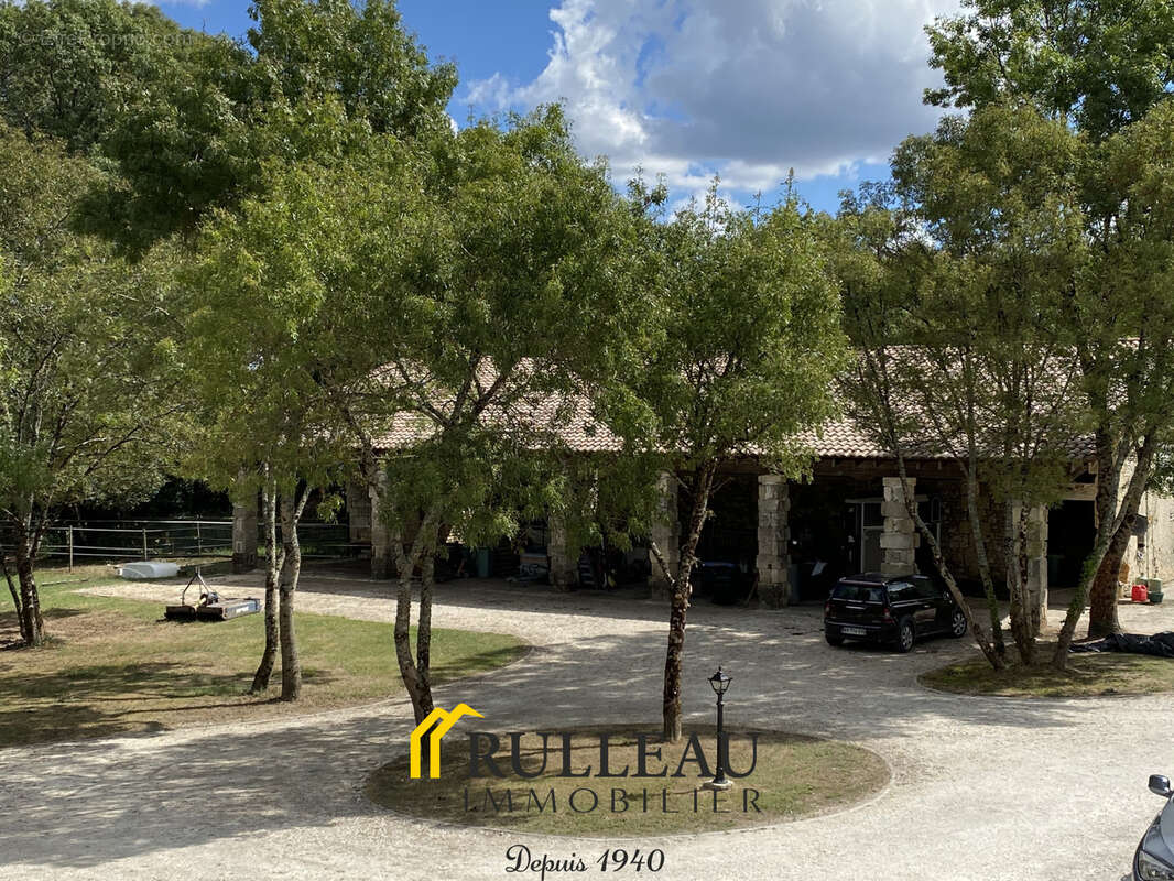 Maison à SAINT-CHRISTOLY-DE-BLAYE