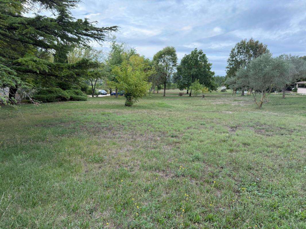 Terrain à VILLENEUVE-DE-BERG