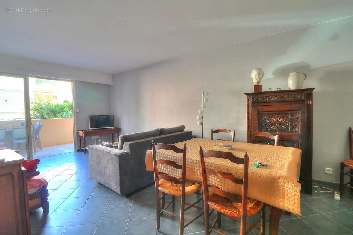 EXCLUSIVITÉ - Golfe-Juan - T3 de 66 m² avec terrasse de 20 m², garage et cave - photo 5