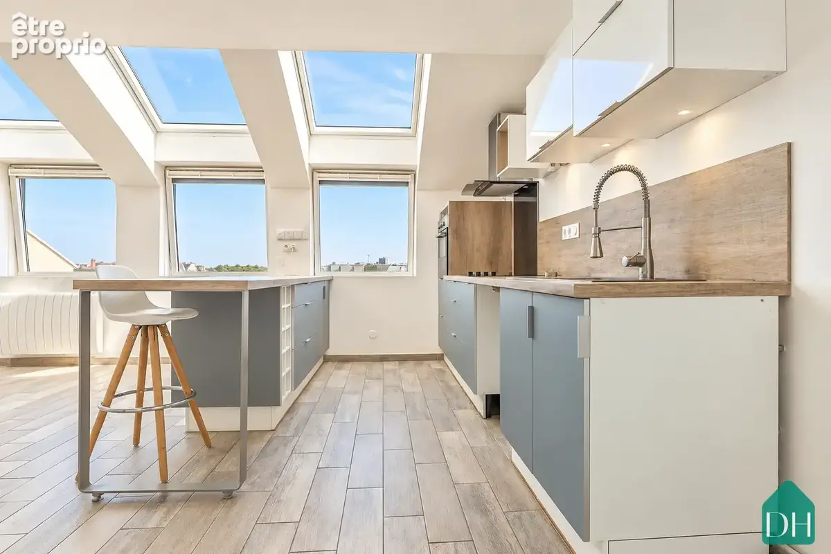 Appartement T3 de 72,25 m2   dernier étage avec ascenseur   Stationnement intérieur   Secteur de Lamoricière - photo 2