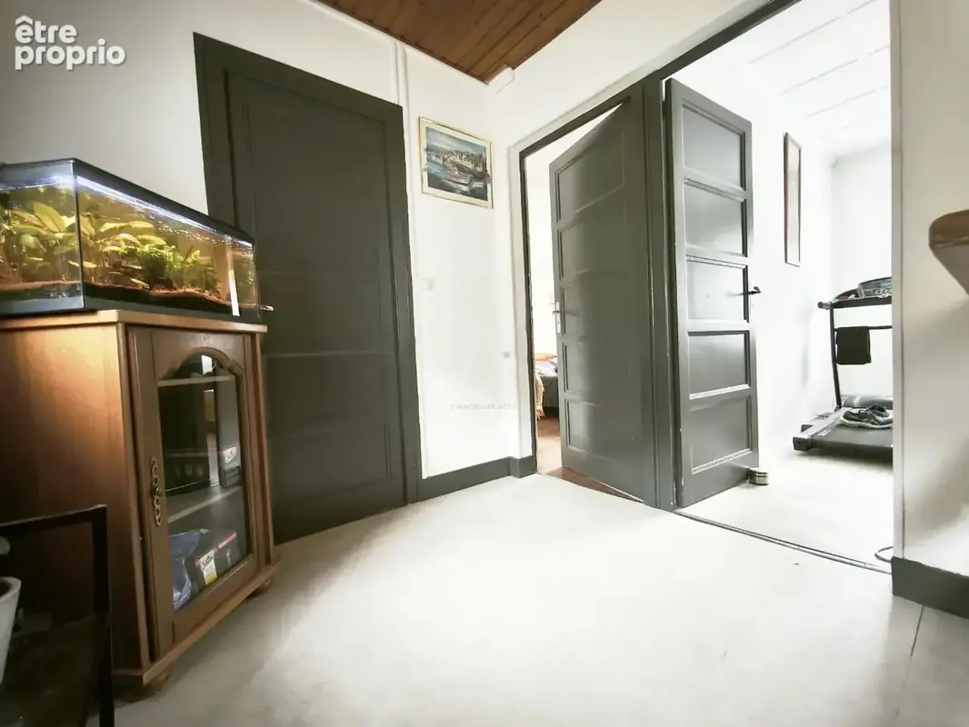 Ugine  Maison rénovée T5 sur 619 m² de terrain plat  Secteur calme - photo 11