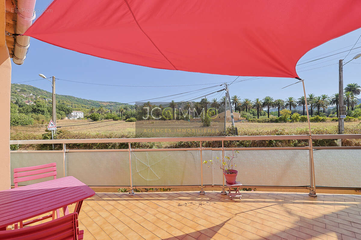 Hyeres (la bayorre) - haut de maison 101 m2 + terrasse + loggia + annexes - photo 7