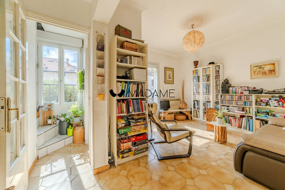 #avendre #maisondeville #maisonmitoyenne #grenoble #artdevivre #jardinenville #piecedevie - Maison à GRENOBLE