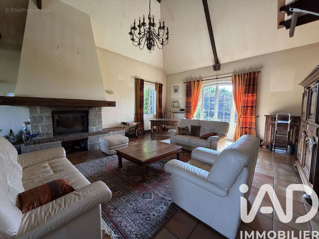 Maison 222 m² à Arconnay  - photo 2