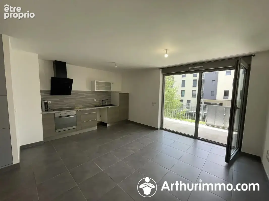 Montbéliard – Appartement T2 récent avec grande terrasse et parking couvert - photo 4