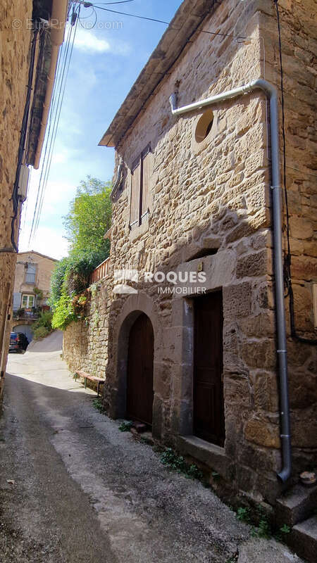 Au pied du Larzac méridional, dans superbe village, maison de village en pierre rénovée 69 m2 habitables, cave - photo 8