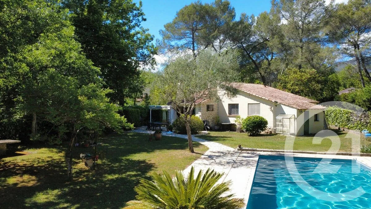 Maison à ROQUEFORT-LES-PINS