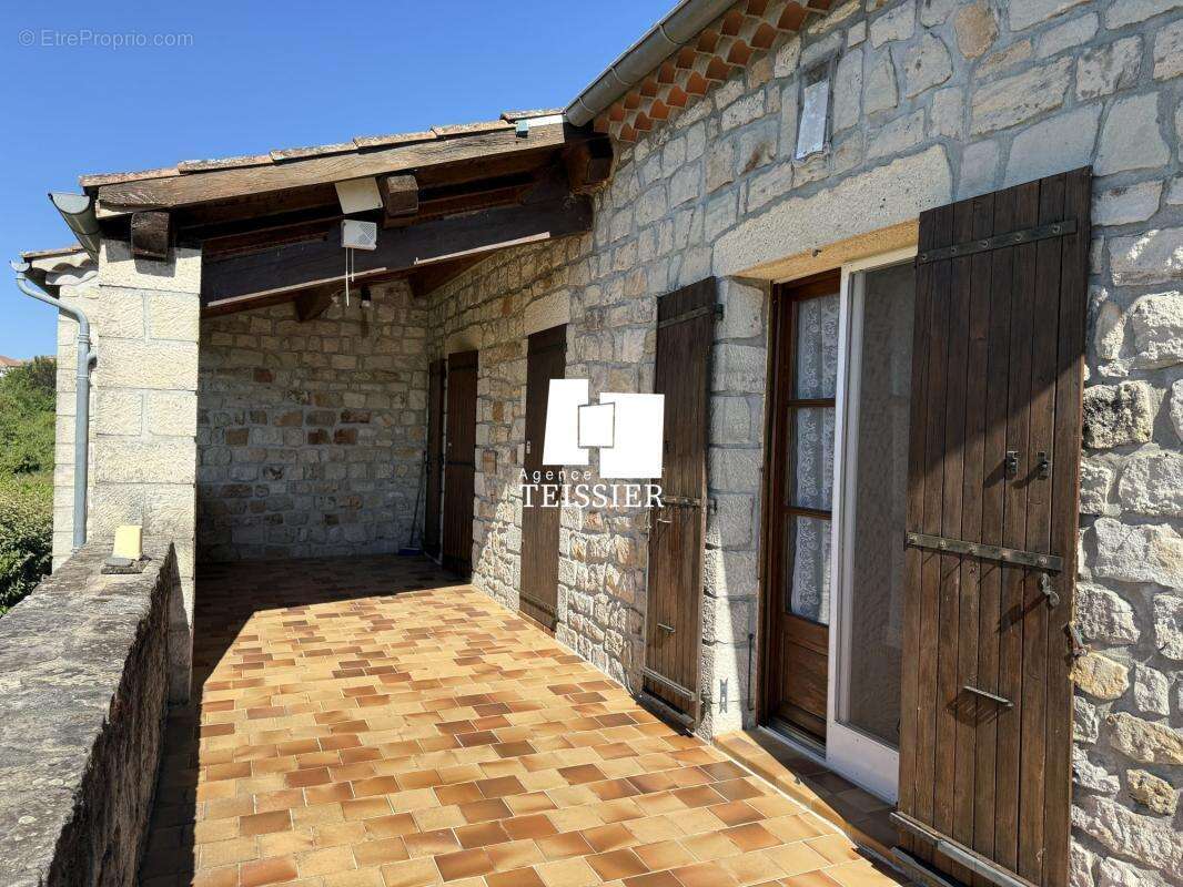 Maison à LABLACHERE