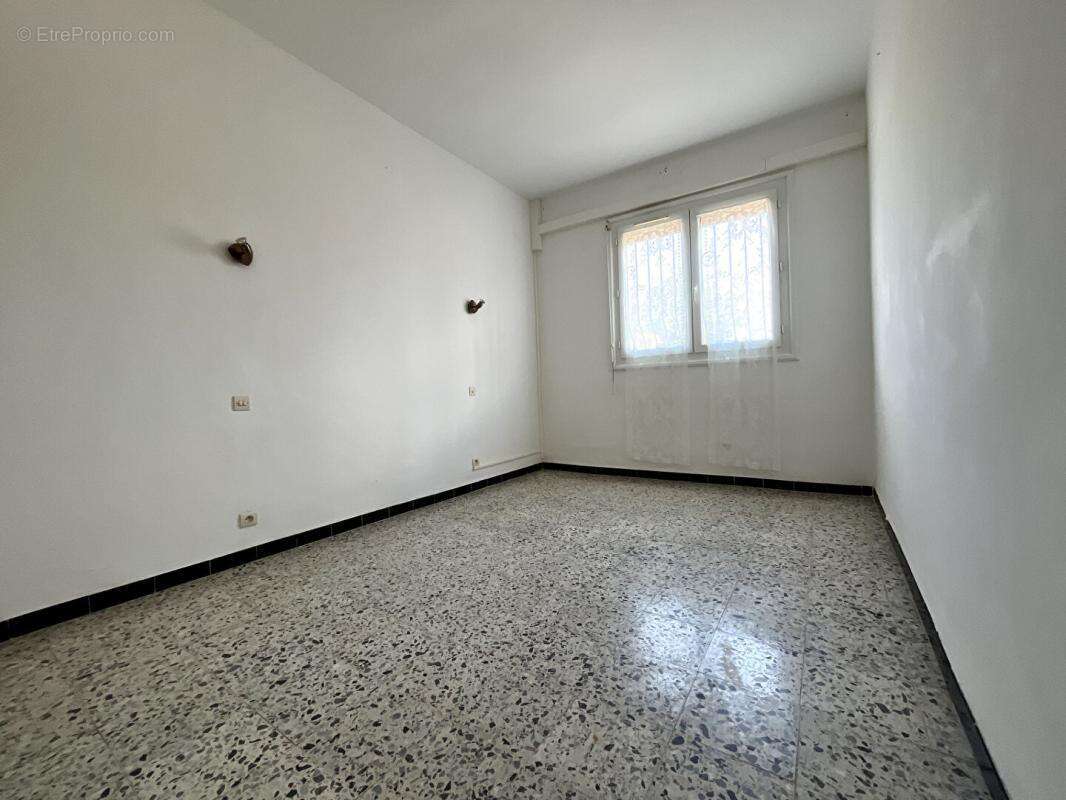 Maison à PEZILLA-LA-RIVIERE