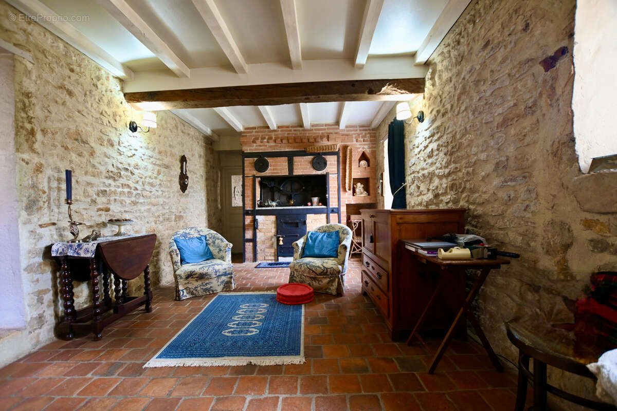 Maison à NEUFFONTAINES