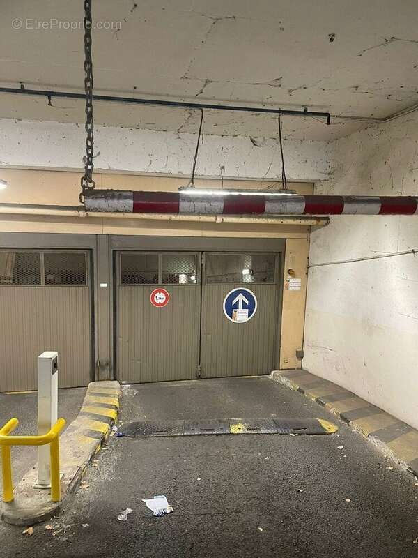 Parking à PARIS-14E